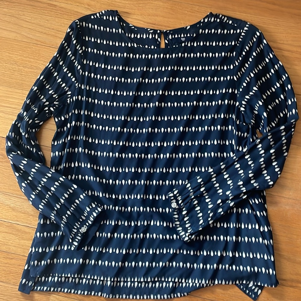 GAP Navy 100% rayon woven top. Small.